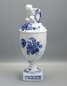 Preview: Royal Copenhagen Deckelvase Blaue Blume mit Putti.