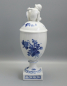 Preview: Royal Copenhagen Deckelvase Blaue Blume mit Putti.