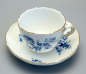 Preview: Meissen Moccatasse mit Untertasse blaue Blume Insekten.