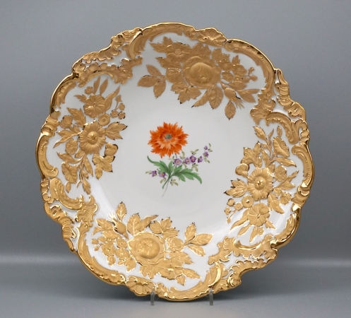 Meissen Prunkteller mit Blumenmalerei & Gold, Ø 31 cm.