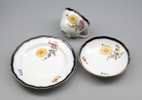 Meissen Kaffeegedeck Blume 3 mit Kobaltrand 1 Wahl.