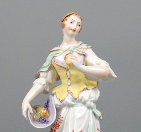 Porzellan Figur KPM Berlin aus den vier Elementen „die Erde“