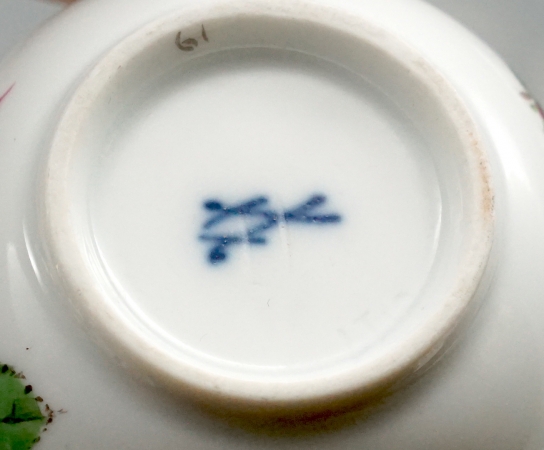 Meissen Moccatasse mit Untertasse Rote Rose, 1 Wahl.