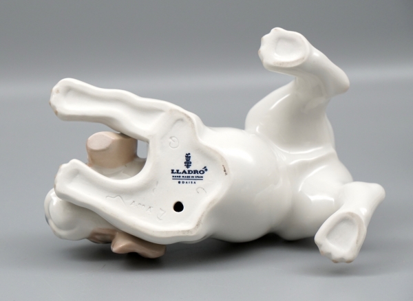 Lladro Porzellan Figur Verspielter Hund.