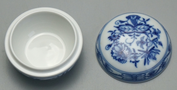 Preview: Meissen Deckeldose Zwiebelmuster 1 Wahl.