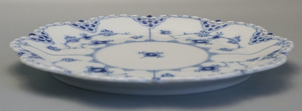 Royal Copenhagen Teller mit Spitze Musselmalet Nr. 1062