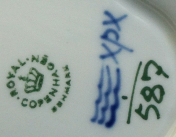 Royal Copenhagen Musselmalet Sauciere Nr. 587