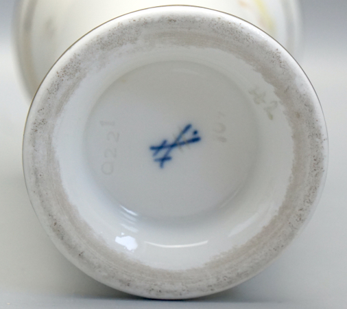 Meissen Vase mit Feldblumen malerei 1924-35.