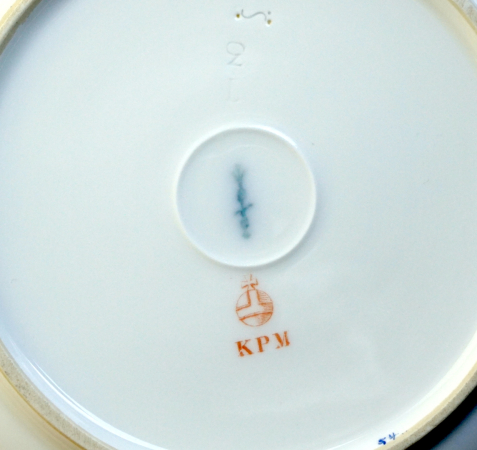 KPM Berlin Speiseservice für 6 Person Neuglatt mit Goldrand.