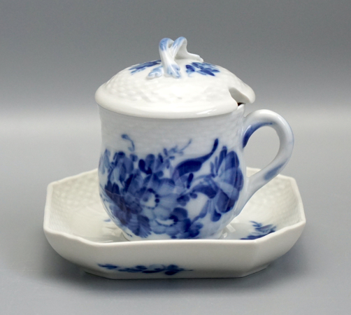 Royal Copenhagen Blaue Blume Tasse mit Untertasse & Deckel 1542/1594/1674.