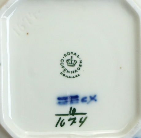Royal Copenhagen Blaue Blume Tasse mit Untertasse & Deckel 1542/1594/1674.
