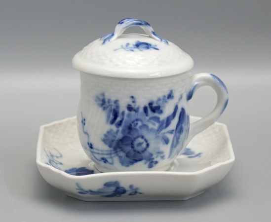 Royal Copenhagen Blaue Blume Tasse mit Untertasse & Deckel 1542/1594/1674.