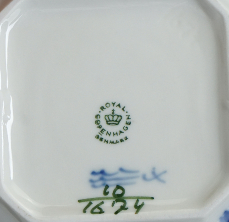 Royal Copenhagen Blaue Blume Tasse mit Untertasse & Deckel 1542/1594/1674.