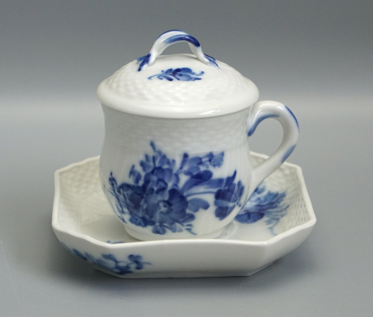 Royal Copenhagen Blaue Blume Tasse mit Untertasse & Deckel 1542/1594/1674.