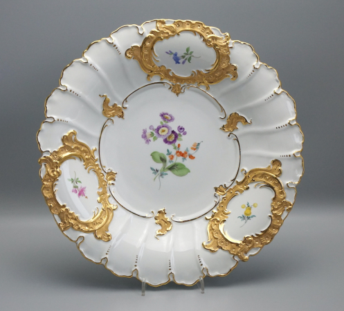 Meissen Prunkteller Blumenmalerei reiche Vergoldung D-30 cm.