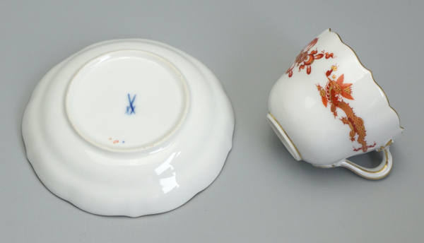 Meissen Moccatasse mit Untertasse reicher roter Drache 1 Wahl.