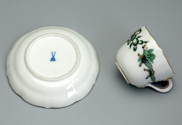 Meissen Moccatasse mit Untertasse reicher grüner Drache. 1 Wahl.