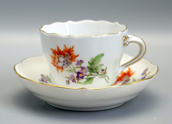 Meissen Moccatasse mit Untertasse Blume 2