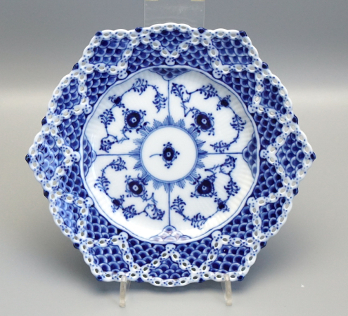 Royal Copenhagen Teller Doppelspitze 1/1144. 1 Wahl.