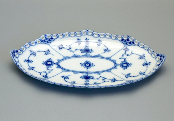 Royal Copenhagen Ovale Schale Vollspitze 1/1084. 1 Wahl.