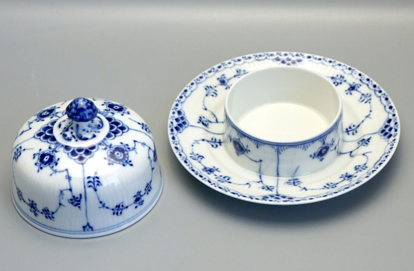 Preview: Royal Copenhagen Musselmalet Butterglocke Modell. 1/502. 1 Wahl.