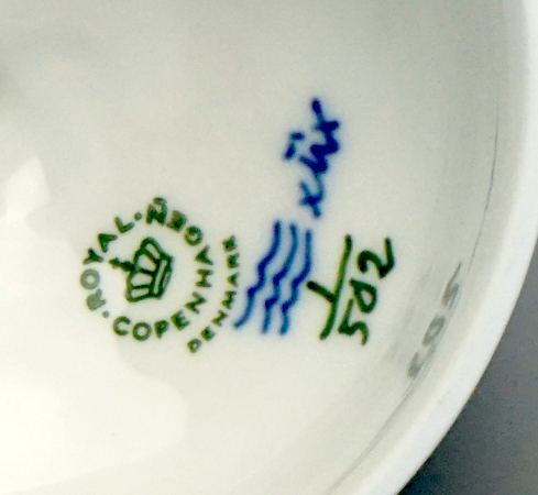 Royal Copenhagen Musselmalet Butterglocke Modell. 1/502. 1 Wahl.