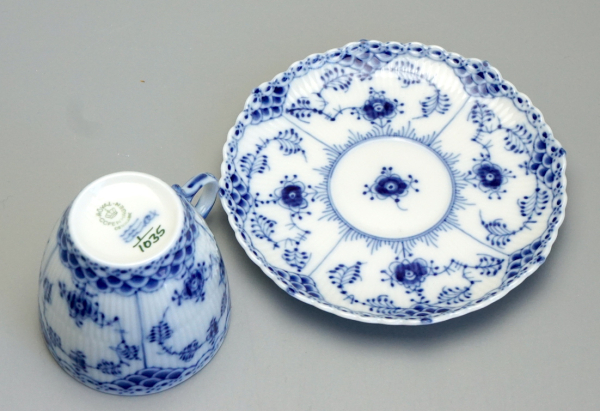 Preview: Royal Copenhagen Kaffeegedeck Musselmalet Vollspitze Modell 1035. 1 Wahl.