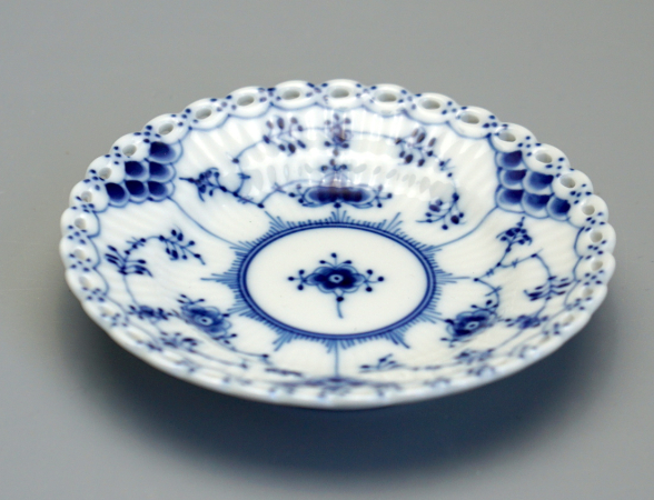 Preview: Royal Copenhagen Musselmalet Schale Vollspitze Modell 1145. 1 Wahl.