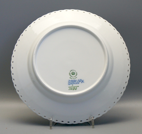 Preview: Royal Copenhagen Kuchenteller Musselmalet Vollspitze 1/1086. 1 Wahl.