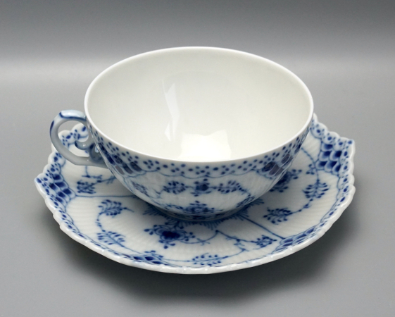 Preview: Royal Copenhagen Teegedeck Musselmalet Vollspitze 1130, 1 Wahl.