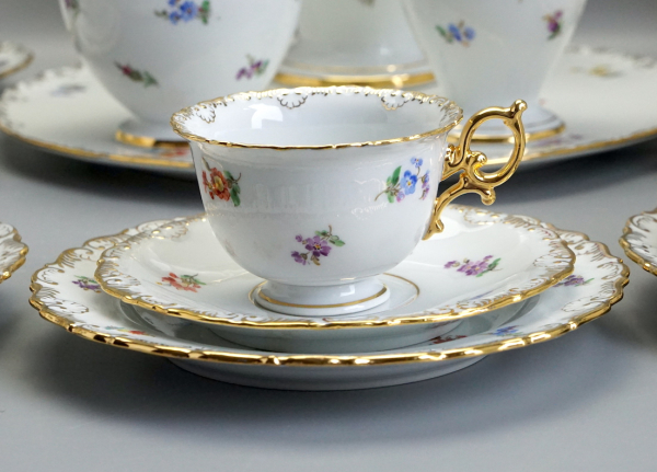 Meissen Prunk Tee/Kaffeeservice für 7 Person Streublume, Muschelrand.