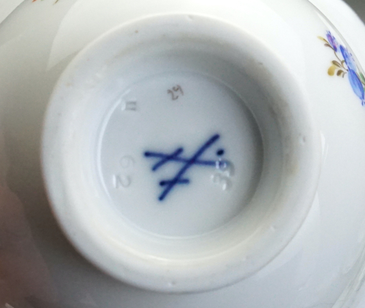 Meissen Prunk Tee/Kaffeeservice für 7 Person Streublume, Muschelrand.