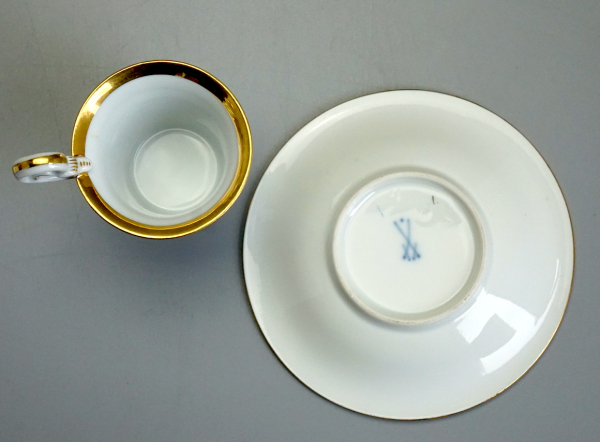 Meissen Moccatasse mit Untertasse Schwanenhals 1924-35.