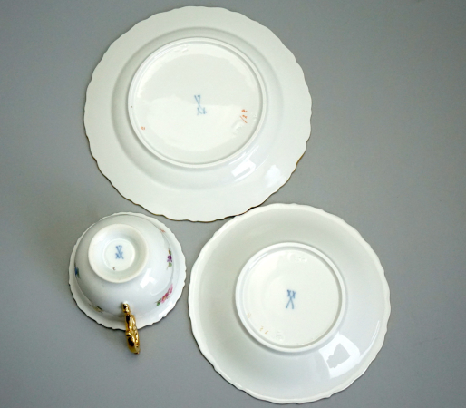 Preview: Meissen Prunk Tee/Kaffeegedeck Streublume Muschelrand. 1 Wahl.