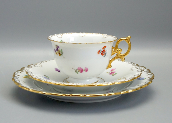 Meissen Prunk Tee/Kaffeegedeck Streublume Muschelrand. 1 Wahl.