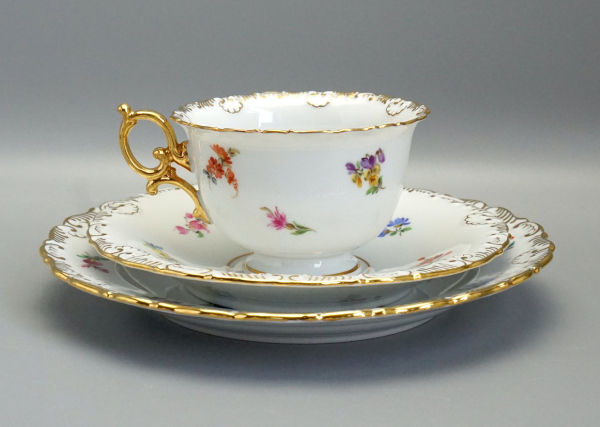 Preview: Meissen Prunk Tee/Kaffeegedeck Streublume Muschelrand. 1 Wahl.