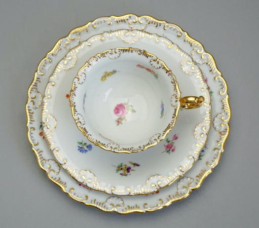 Preview: Meissen Prunk Tee/Kaffeegedeck Streublume Muschelrand. 1 Wahl.