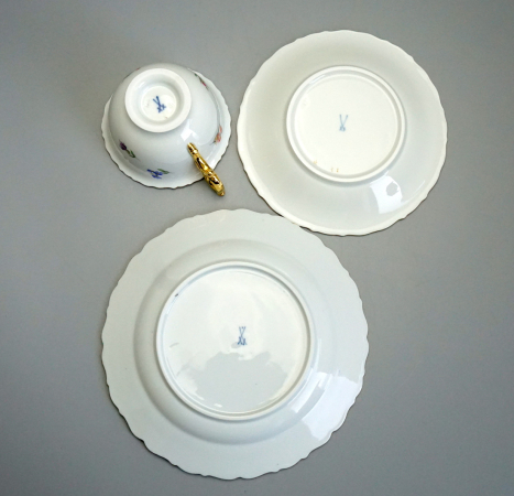 Meissen Prunk Tee/Kaffeegedeck Streublume Muschelrand. 1 Wahl.