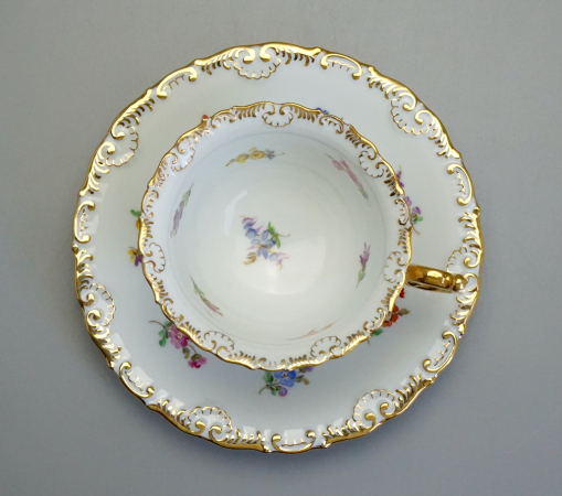 Preview: Meissen Prunk Tee/Kaffeegedeck Streublume Muschelrand. 1 Wahl.