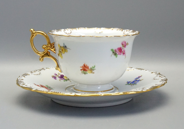 Preview: Meissen Prunk Tee/Kaffeegedeck Streublume Muschelrand. 1 Wahl.