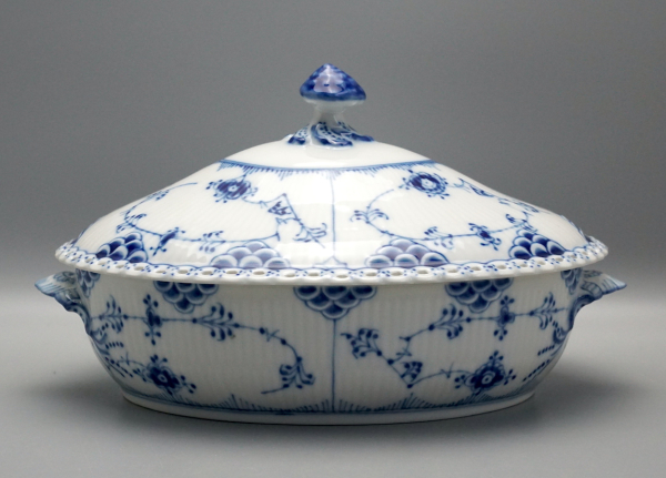 Royal Copenhagen Terrine Musselmalet Vollspitze 1.W.  Nr. 1129