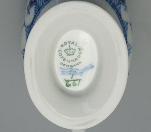 Preview: Royal Copenhagen Sauciere Musselmalet Halbspitze, 1 Wahl. Nr. 661
