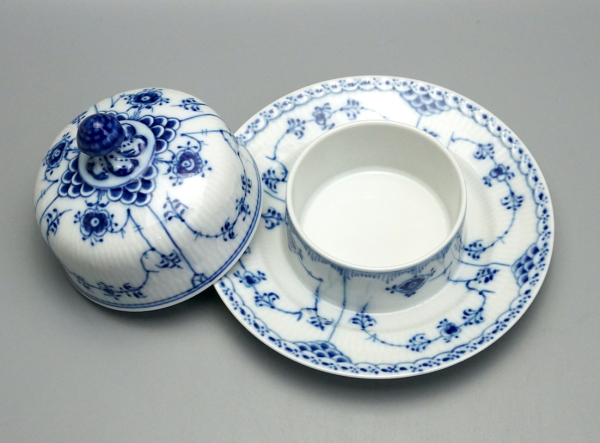 Preview: Royal Copenhagen Musselmalet Halbspitze Butterdose. Nr. 502.