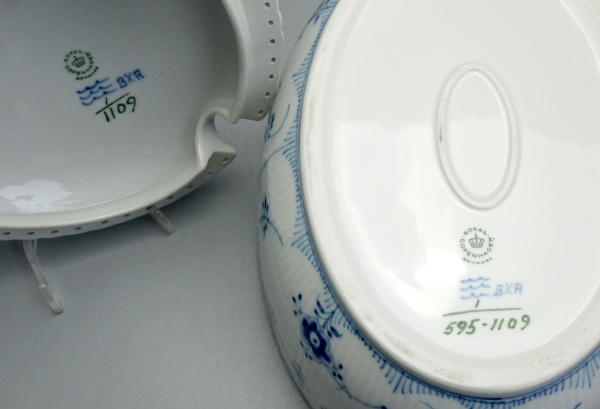 Preview: Royal Copenhagen Terrine mit Deckel Musselmalet Vollspitze Nr. 1109.