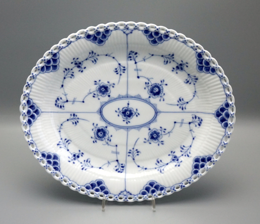 Royal Copenhagen Platte Musselmalet Vollspitze  Nr. 1056.