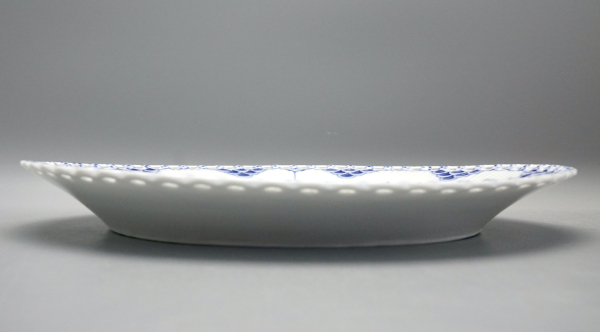 Preview: Royal Copenhagen Platte Musselmalet Vollspitze  Nr. 1056.