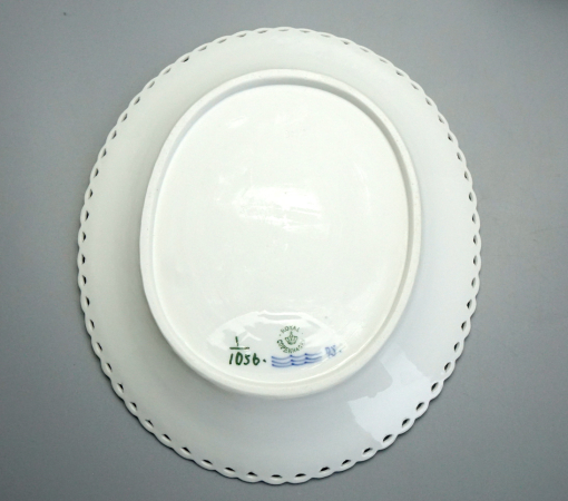 Preview: Royal Copenhagen Platte Musselmalet Vollspitze  Nr. 1056.