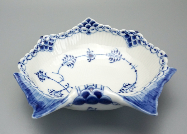 Preview: Royal Copenhagen Schale/Muschelschale Musselmalet Halbspitze 1 Wahl.