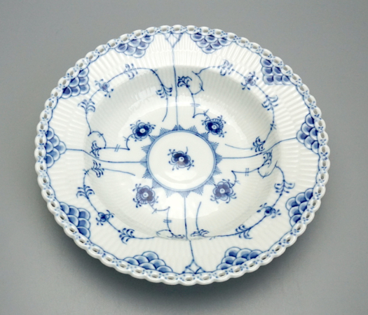 Royal Copenhagen Teller Musselmalet Vollspitze 1 Wahl. Nr. 1079.