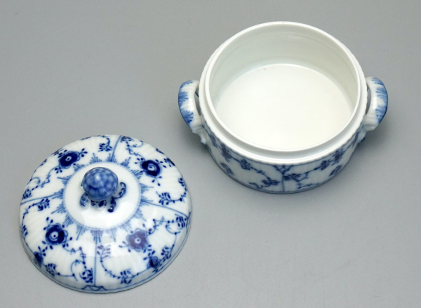 Preview: Royal Copenhagen Butterdose Musselmalet 1 Wahl. Nr. 398